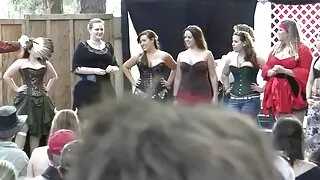 Młoda para na sex film amatorski łóżku, ma gorący seks