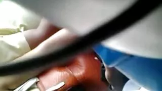 Mężczyzna położył swoją dziewczynę na ostry sex za darmo kuchennym stole i polizał jej cipkę, zanim się pieprzył