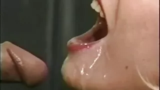 Młoda dziewczyna sex nastolatek darmowe filmiki w staniku poddała się ojczymowi