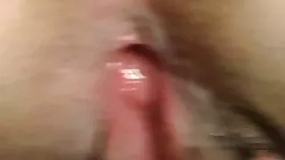 Po namiętnym seksik film obciąganiu macho włożył pień w ciasną analną piękność