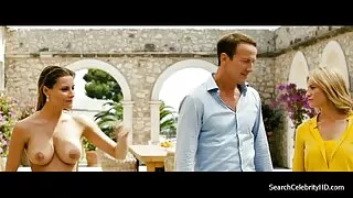 Podkradając się do swojej młodej dziewczyny, owłosiony sex mamuski za darmo facet przeleciał ją dużym kutasem